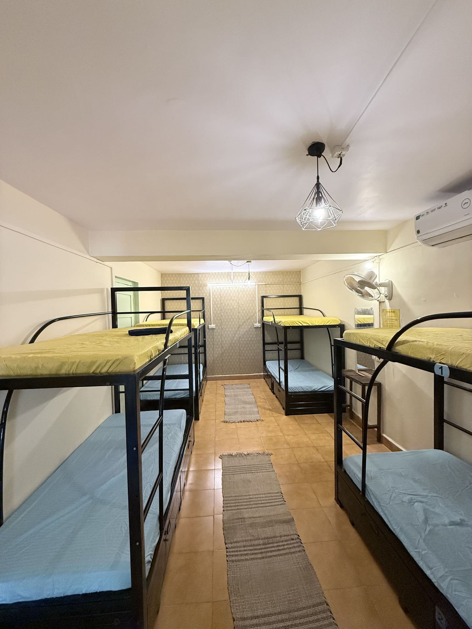 Well-furnished room for travelers in Goa